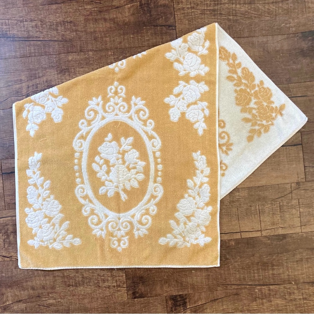 Vintage 70’s MCM Cannon Floral Bath Towel